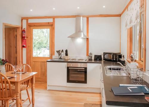 A szálláshely kívülről, Acksea Lodges in Llandysilio