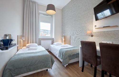 2 twin beds