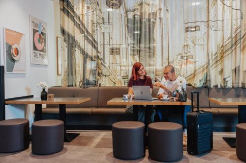 Pubi/Aula, MEININGER Hotel Salzburg City Center in Salzburg