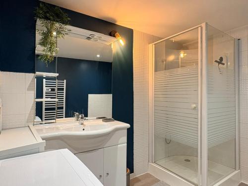 Zuhanyzó, Escapade Bugey - Appartement familial 6 pers en centre-ville in Amberieu-en-Bugey