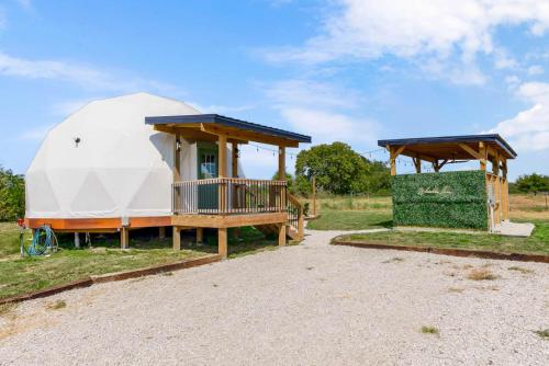 Wander Inn - Glamping Dome w/ Private Hot Tub