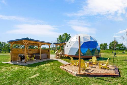 Pop Culture Camp - Retro Dome w/ Private Hot Tub