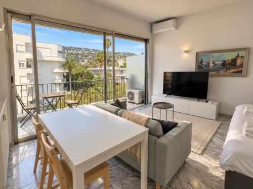 Cannes Montfleury Large Studio 37m2, 5min to Centre, with 9m2 Balcony, Walk to beach