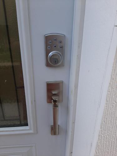 1 bedroom 2 beds , basement available monthly in Whitby