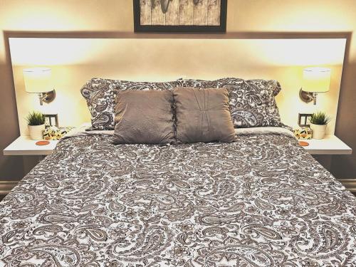 1 bedroom 2 beds , basement available monthly in Whitby