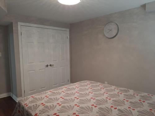 1 bedroom 2 beds , basement available monthly in Whitby