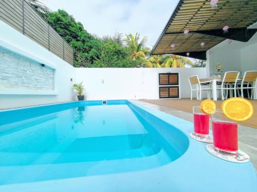 สระว่ายน้ำ, Villa Palmito - with Sea View in ปวงต์ โอ ปิมองต์