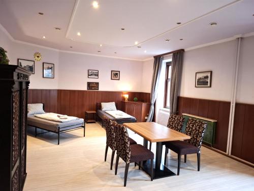  3 Raben - Leoben - Zimmer für Geschäftsreisende, Urlauber, Monteure und Handwerker, Polski Pensjonat Austria in Leoben