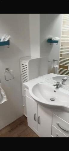 Adam's Hostel - Self Check-In & Only Private Rooms 2