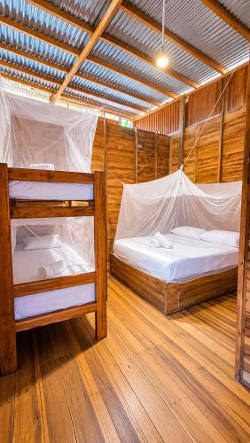 1 double bed, 1 bunk bed