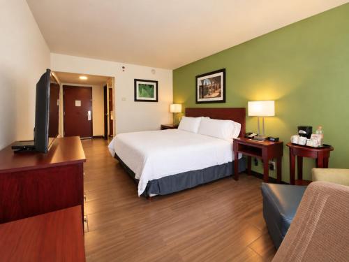 Holiday Inn Express Guadalajara Aeropuerto by IHG