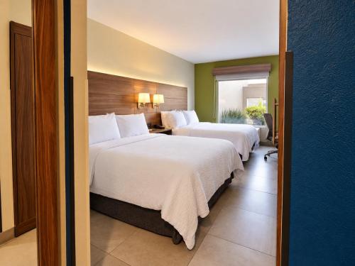 Holiday Inn Express & Suites Guadalajara Aeropuerto By IHG