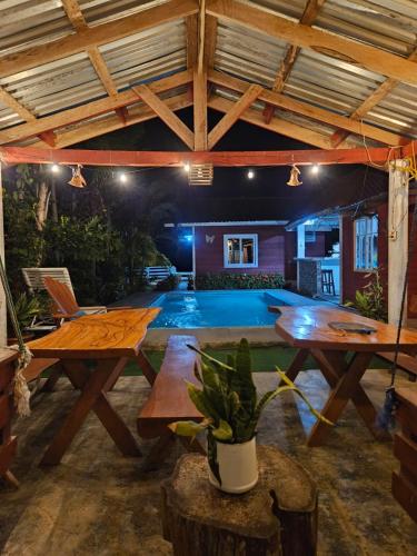 Beach cabins in Salitran