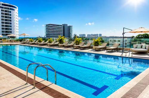 Loft Piso 15 Piscina Cerca al Mar Aeropuerto Centro Histórico