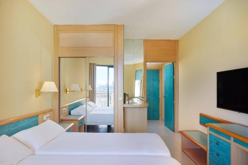 2 twin beds