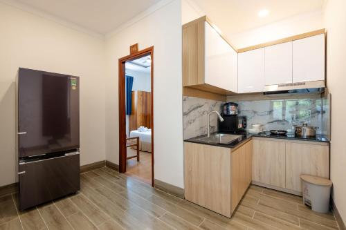 Kitchen, Sontana Central Resort in Duong Dong