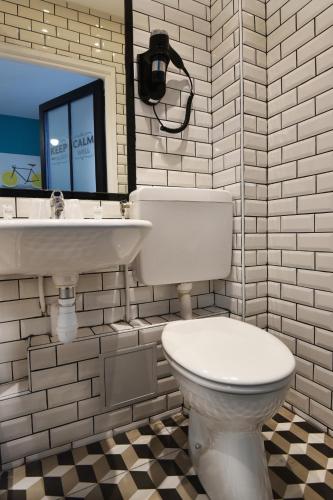 Arty Paris Porte de Versailles by River - image 14