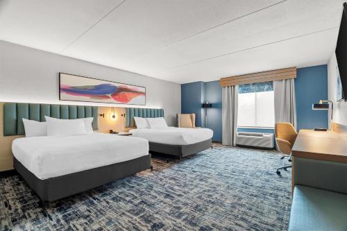 2 queen beds