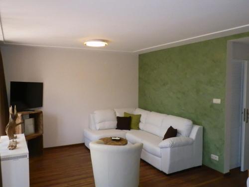 One-Bedroom Bungalow with Terrace