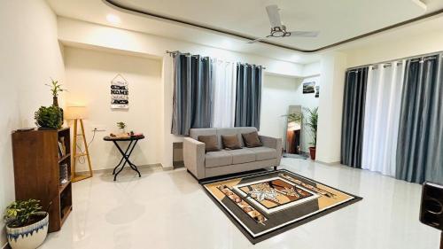 Cozy Luxury Stay in Gola Gokaran Nath