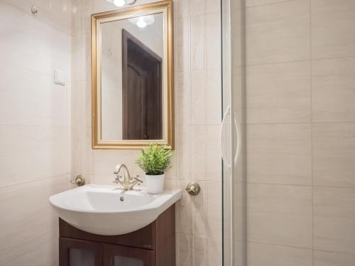 Apartment image 10