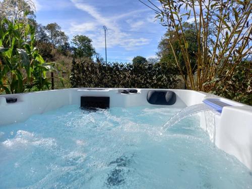 Chez Sophie, proche d'Aix-les-bains, climatisation et jacuzzi in Gresy Sur Aix