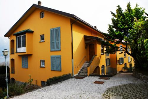 Charming Lake View Apartment - image 8