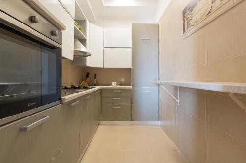 Kitchen, Perla di Ostuni by BarbarHouse in Diana Marina