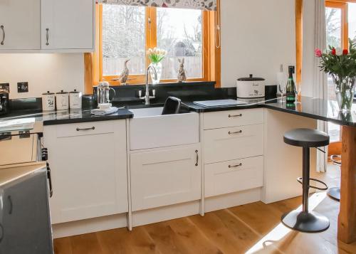 A szálláshely kívülről, Acksea Lodges in Llandysilio