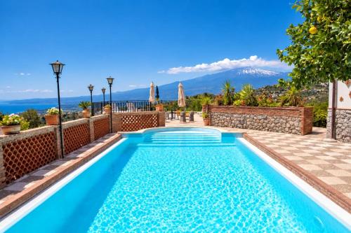 Sikania Apartment with pool Sea& Etna View