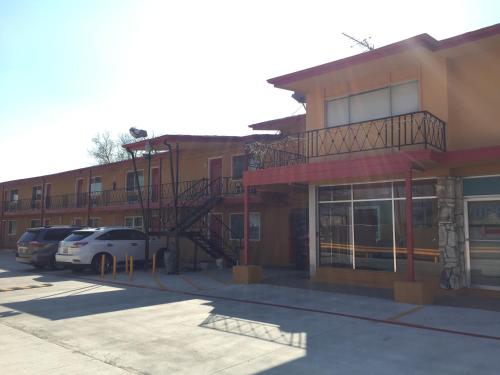 Oasis Motel – Arlington, TX