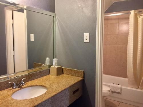 Oasis Motel – Arlington, TX