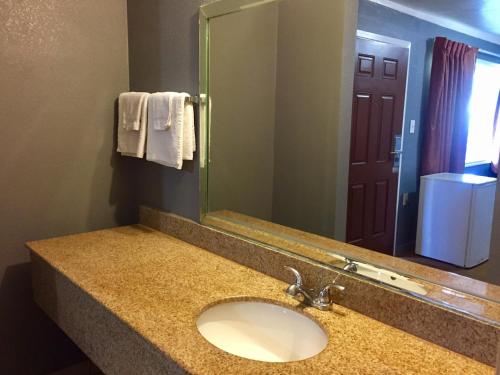 Oasis Motel – Arlington, TX