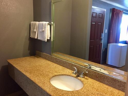 Oasis Motel – Arlington, TX