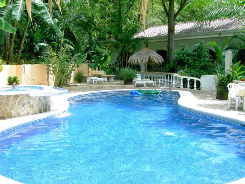 Swimming pool, Hotel Villa Romantica in Quepos