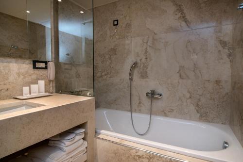 Civitel Akali Hotel - image 3