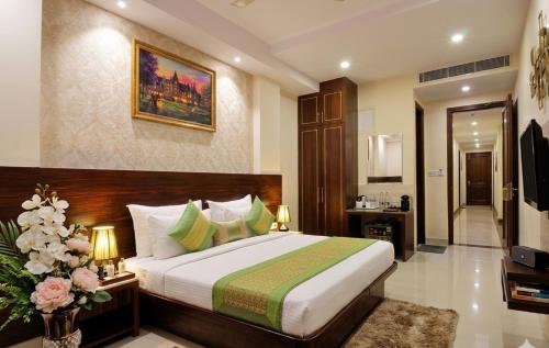 Hotel Sky Rich International -Near to Famous Karol Bagh Market & Metro Station