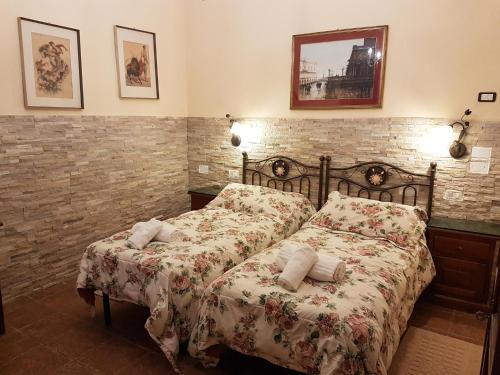 2 twin beds