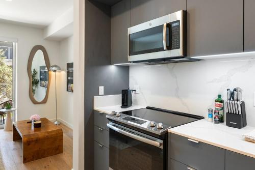 Studio: West Hollywood - World Class Amenities