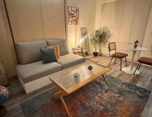 Luxury Hollywood Studio With Pool, Parking, Gym