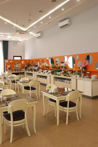 Restaurant, Nafta Sanatorium in Naftalan