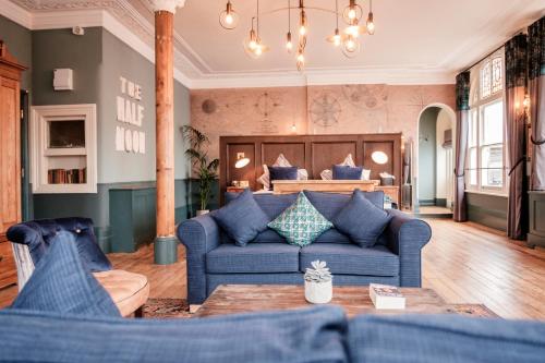 Half Moon - image 12