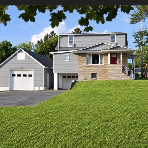 Johnstown Stay Near Laurel Highlands & Hiking