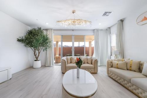 Resort Style 4BR Home in Lake Las Vegas Near Strip in Lake Las Vegas