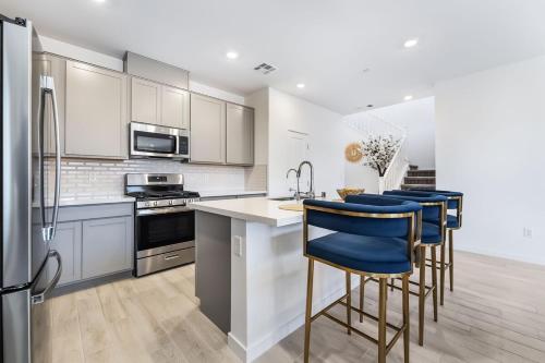 Resort Style 4BR Home in Lake Las Vegas Near Strip in Lake Las Vegas