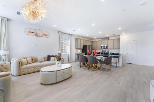 Resort Style 4BR Home in Lake Las Vegas Near Strip in Lake Las Vegas