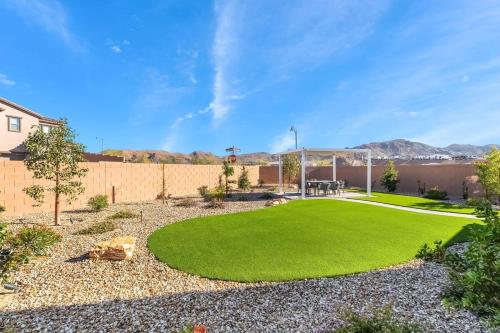 Resort Style 4BR Home in Lake Las Vegas Near Strip in Lake Las Vegas