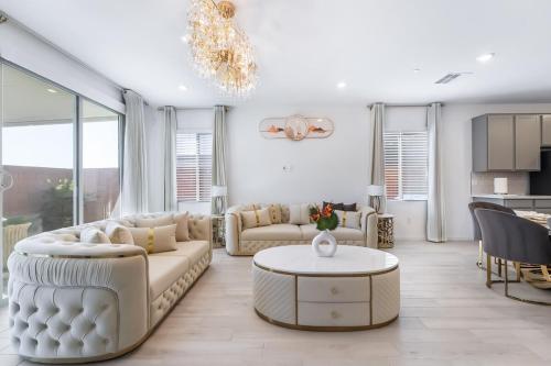 Resort Style 4BR Home in Lake Las Vegas Near Strip in Lake Las Vegas