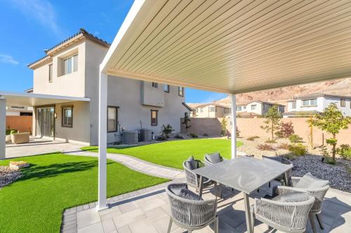 Resort Style 4BR Home in Lake Las Vegas Near Strip in Lake Las Vegas