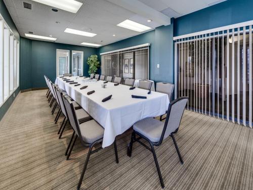 Heritage Inn Hotel & Convention Centre - Cranbrook - 식음료(F&B)